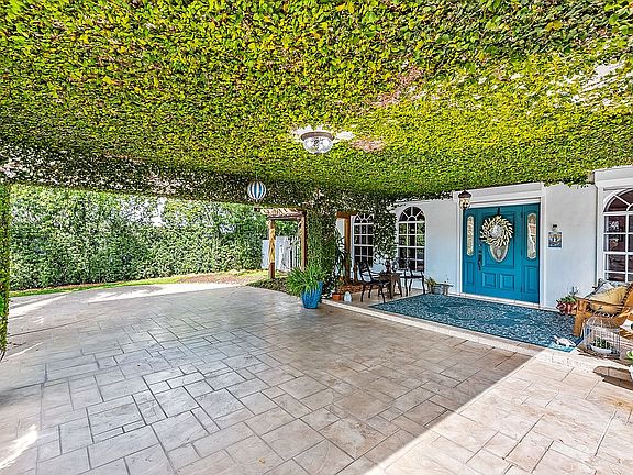 Entrance Porte Cochere 