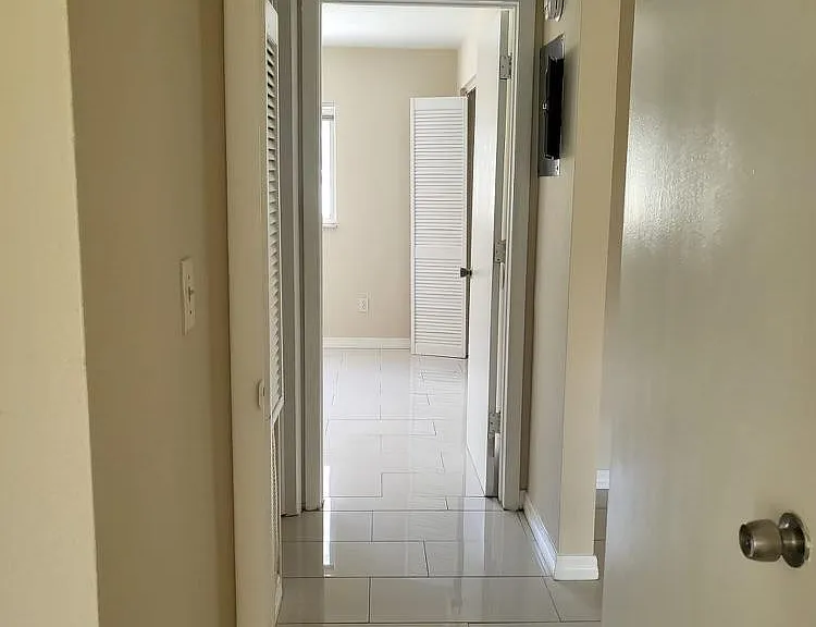 3206 W Azeele St #215 — Photo 3