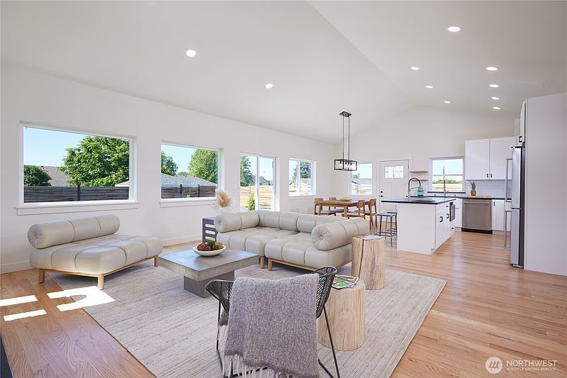 3rd image of 2152 Solara Lane