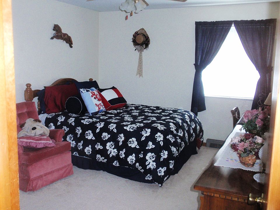 1st image of 10 Manorview Dr