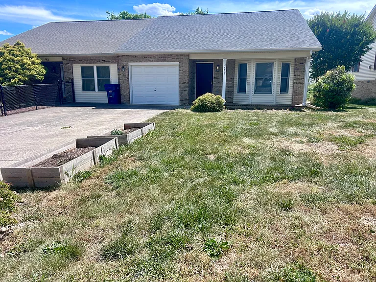 348 Diana Ct — Photo 4