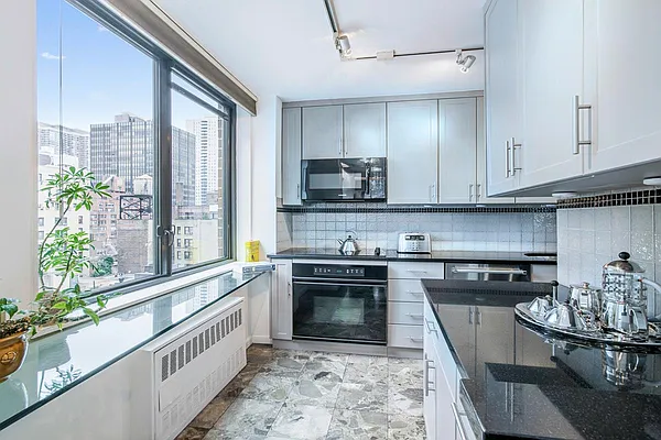 Sold by William Raveis Real Estate | media 14