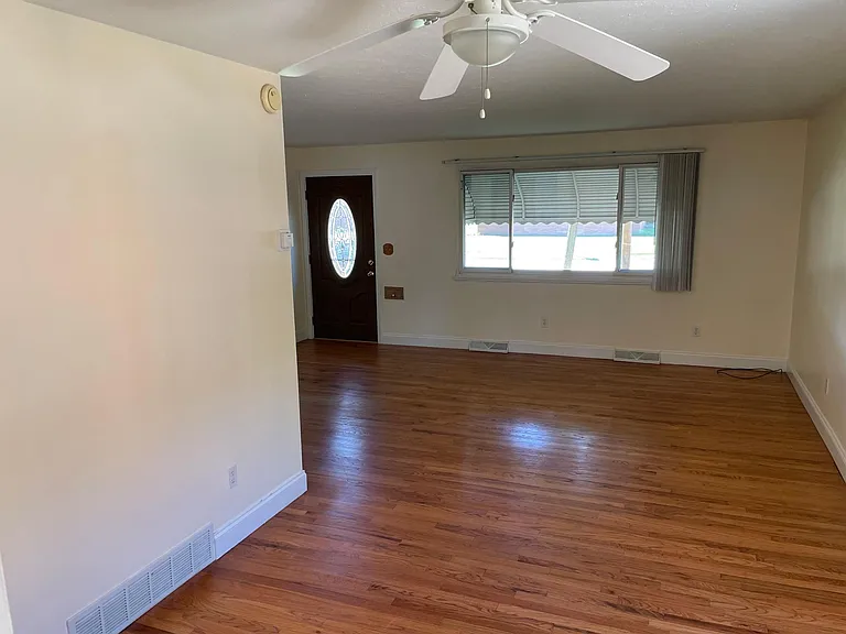 4993 Robinhood Dr — Photo 12