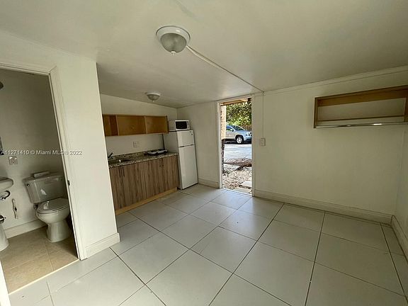 4th image of 633 NW 15th Ave #5