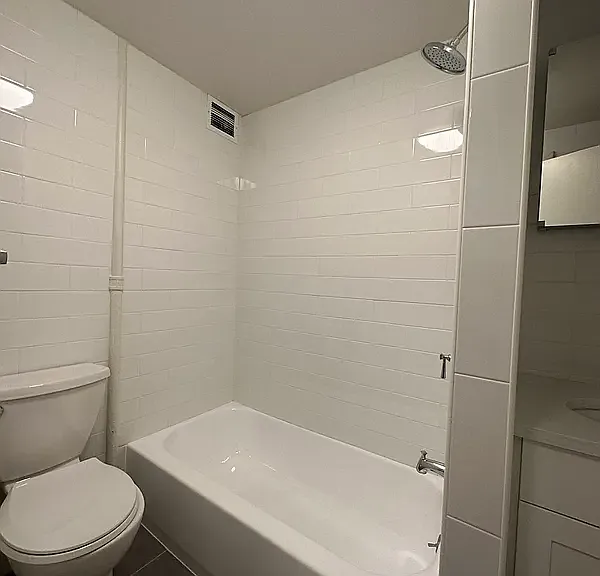 245 E 33rd St #1 — Photo 14