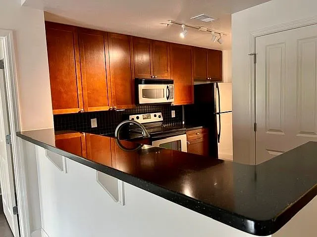 230 E Ponce De Leon Ave #409 — Photo 2