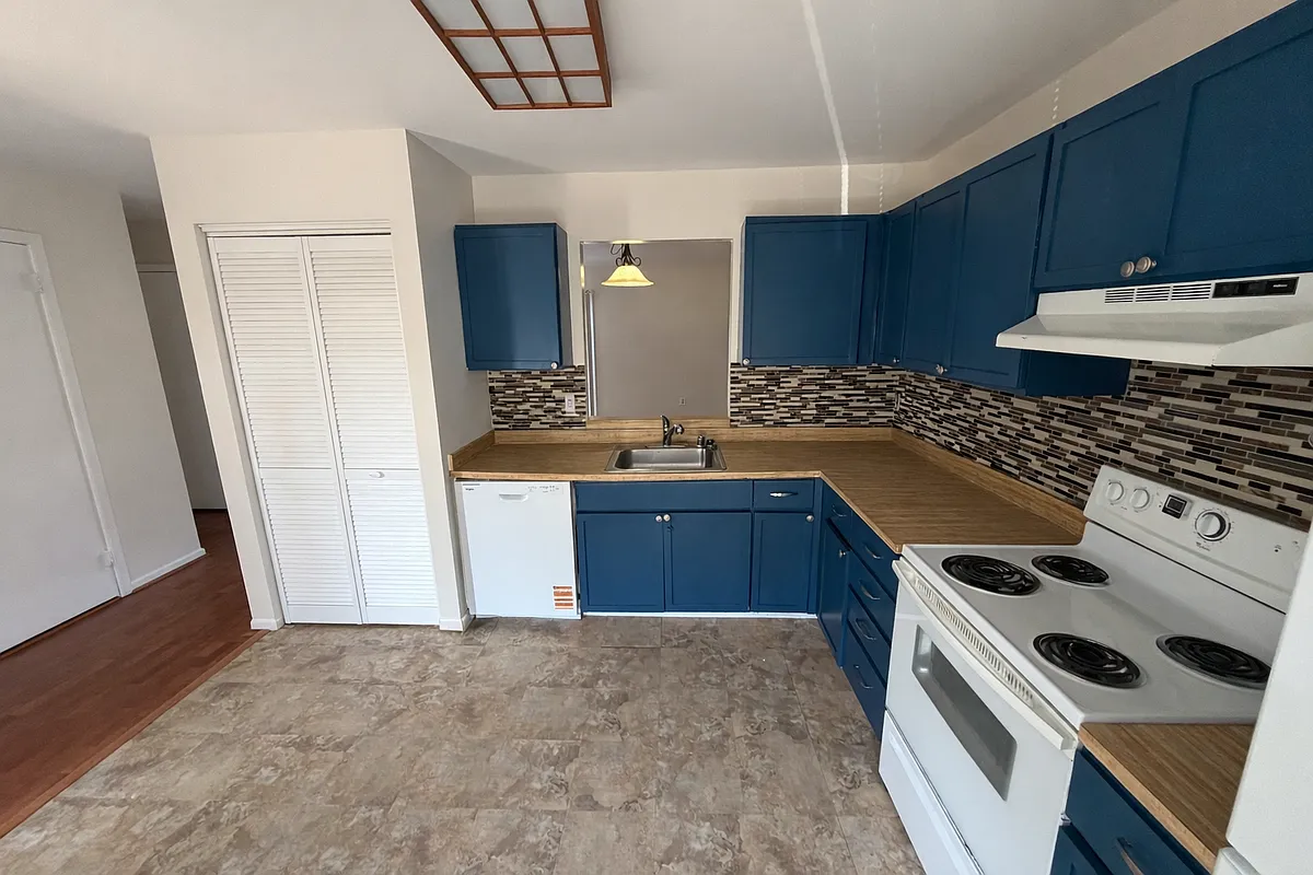 Building Photo - 34 S Cedar Creek Ct