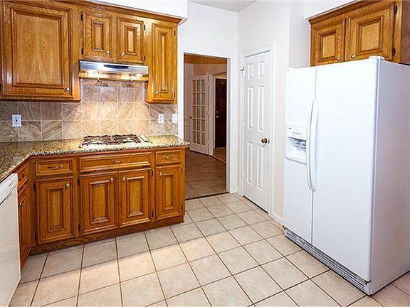 Brand new gas range & upgraded hood!