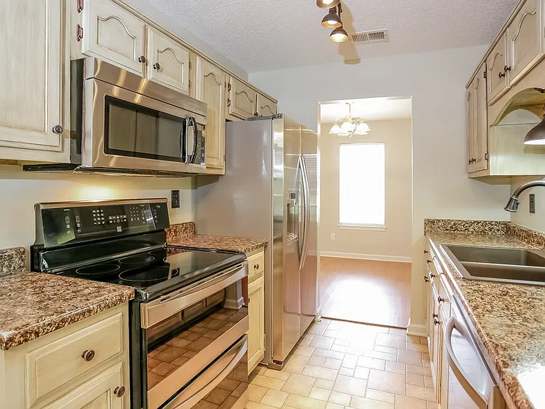 6399 Sandbourne W — Photo 4