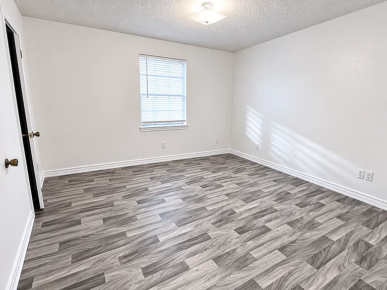 4805 Cedarhill Cir — Photo 6