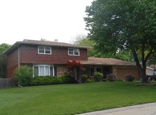 2018 Meadow Brook Rd, Davenport, IA 52807