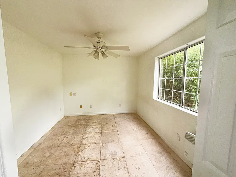 263 N Lomita Ave — Photo 8