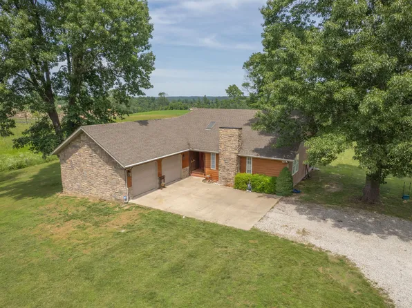 305 Mcfarland Avenue, Cassville, MO 65625