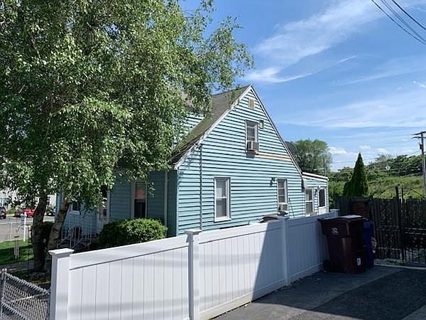 2nd image of 450 Reservoir Ave