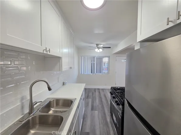 20760 Hartland St, Winnetka, CA 91306