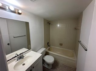 8540 N Sherman Cir APT 302, Hollywood, FL 33025