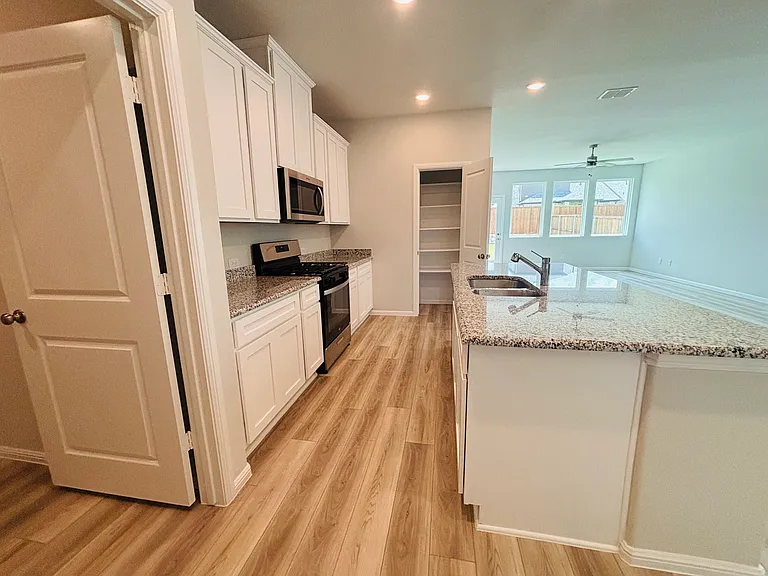 912 Santa Lucia Dr — Photo 14
