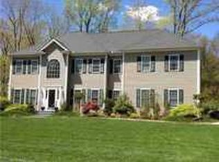 6 Shangri Ln, Wallingford, CT 06492