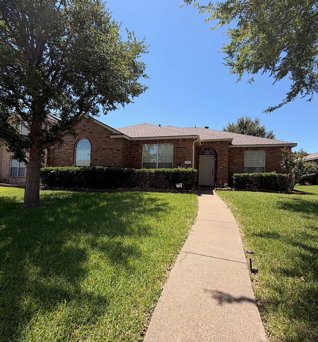 3 bed, 2100 sqft, $2,150 — Photo 1