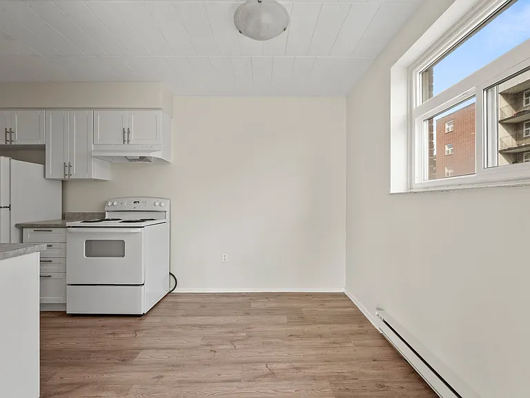 3170 Donnelly St — Photo 11