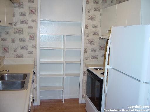 3rd image of 3303 Deer Creek St