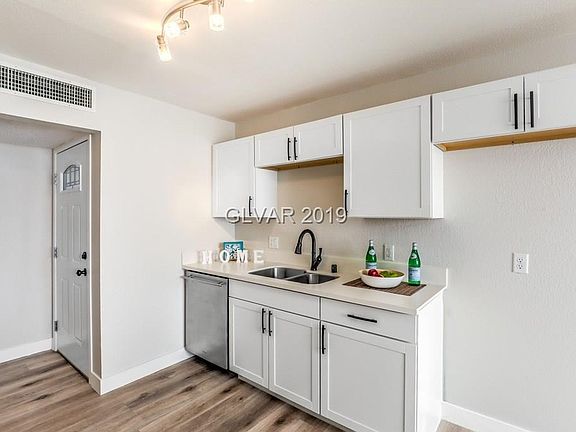 5th image of 212 N Wallace Dr