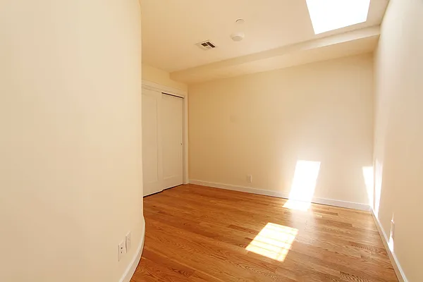 Rented by Compass | media 25