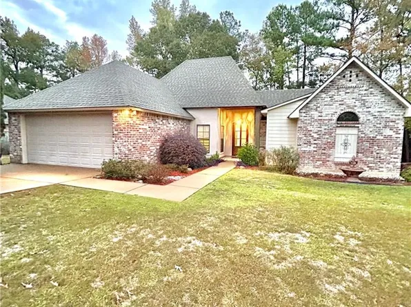 8140 Titleist Dr, Pineville, LA 71360