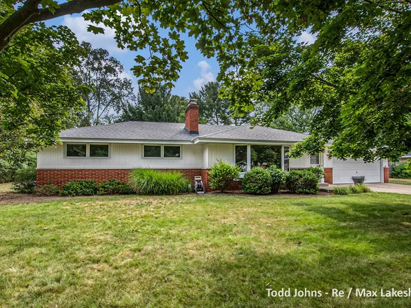 743 Larkwood Dr, Holland, MI 49423