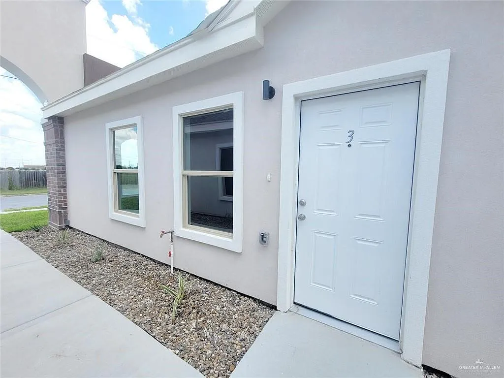 3 bed, 2.0 bath, 1000 sqft, $1,175 — Photo 2