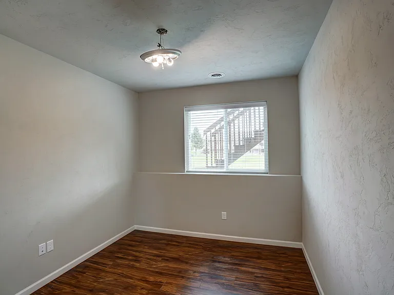 826 Thompson Dr — Photo 20