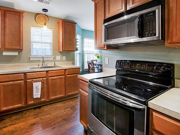 3rd image of 207 Garden Grove Dr