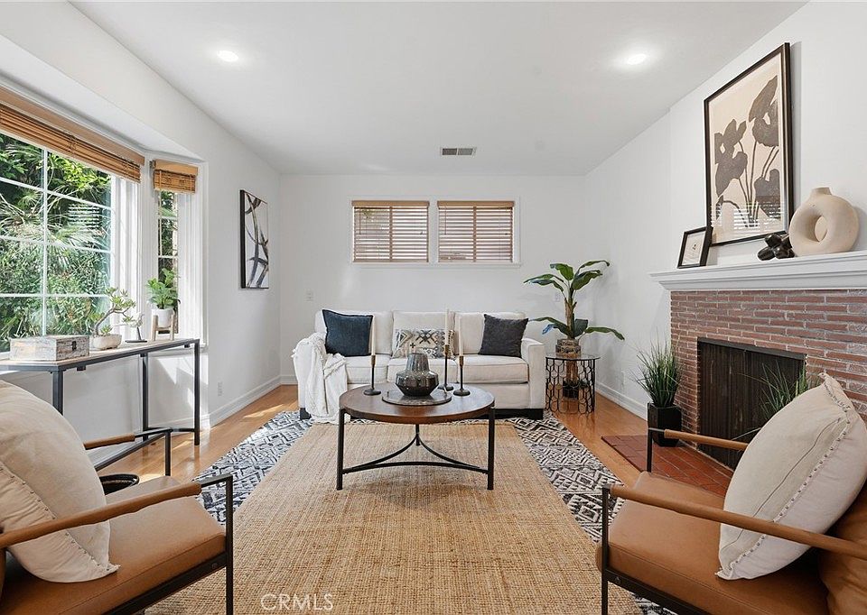 1st image of 14335 Magnolia Blvd