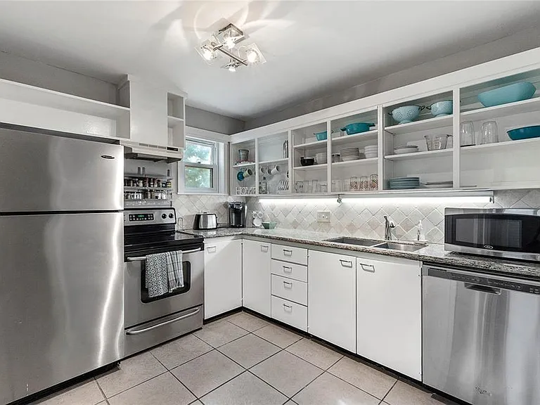 3022 Baldwin St — Photo 10