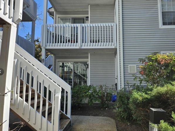 2 Markham Cir