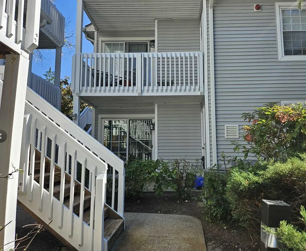 2 Markham Cir photo 1