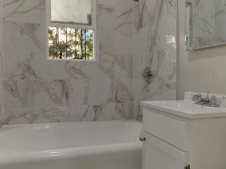 730 S Catalina St — Photo 11