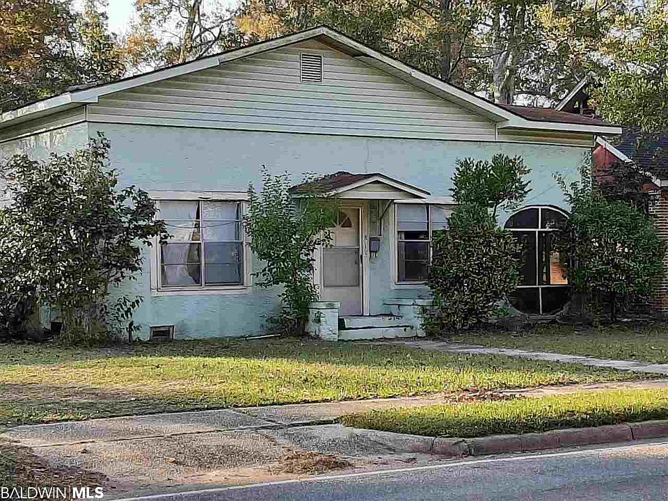 1st image of 815 Douglas Ave
