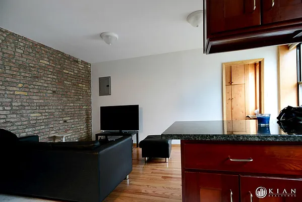 Rented by Kian Realty | media 17