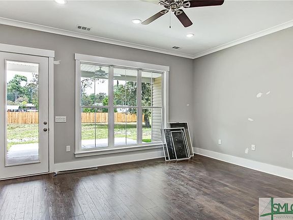 3rd image of 126 Camellia Ave