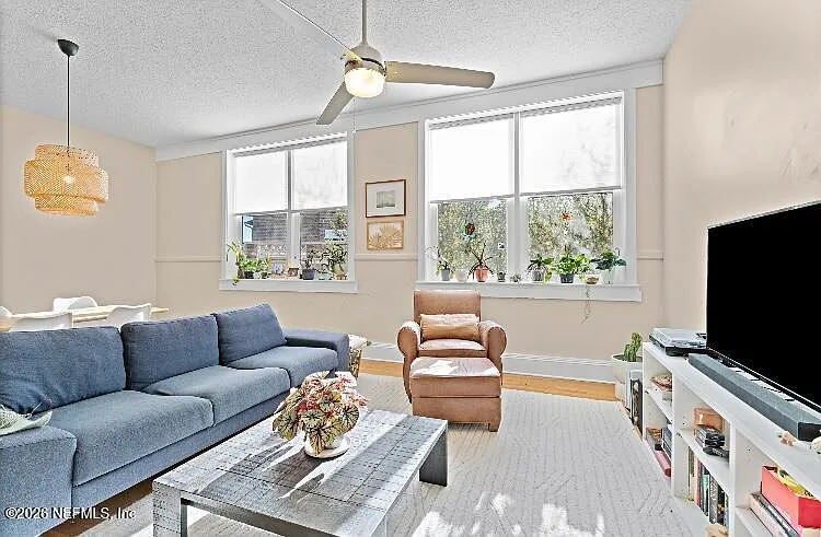 1 bed, 1.0 bath, 850 sqft, $1,900 — Photo 4
