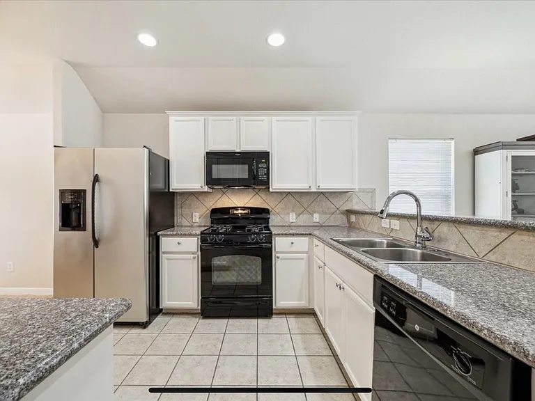 3039 Boxwood Springs Ln — Photo 8