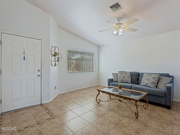 5th image of 1464 W Waterford Dr