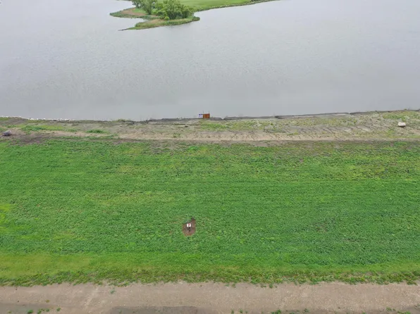 13179 N Sunrise Dr, Ipswich, SD 57451