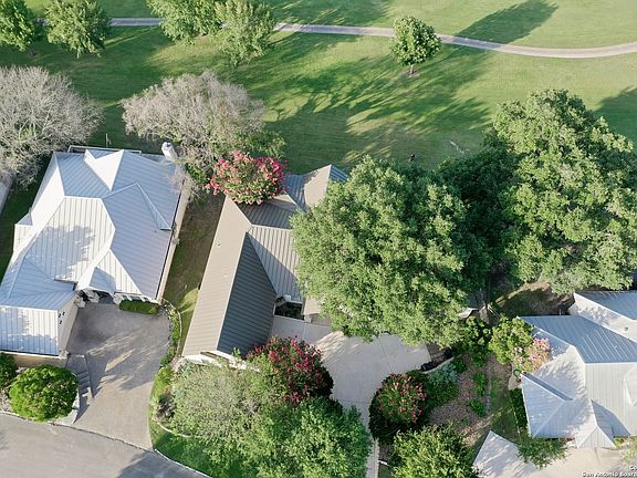 3rd image of 105 HUMMINGBIRD HILL DR