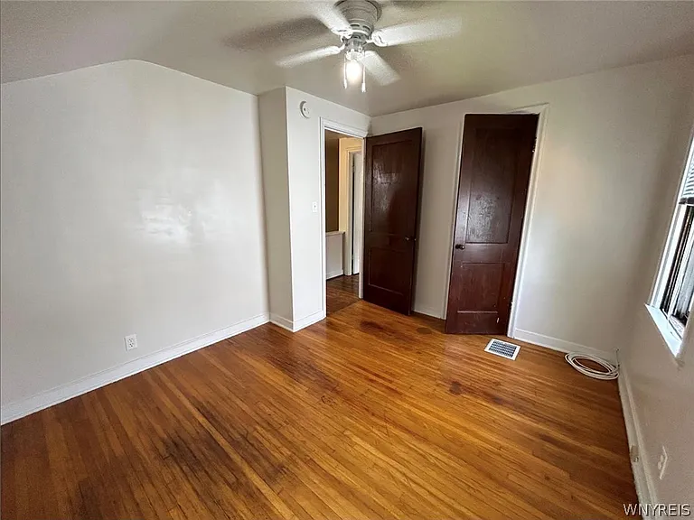 304 Wabash Ave — Photo 10