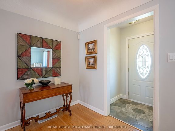 4th image of 302 Arrowhead Pl