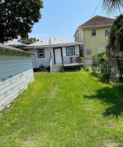 3914 Bernardo De Galvez Ave — Photo 11
