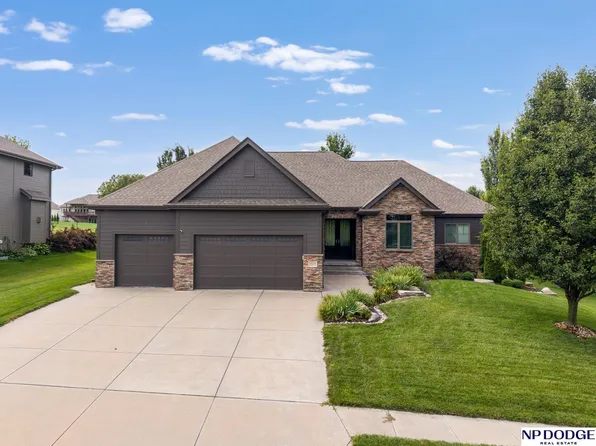 10218 Spyglass Dr, Omaha, NE 68136
