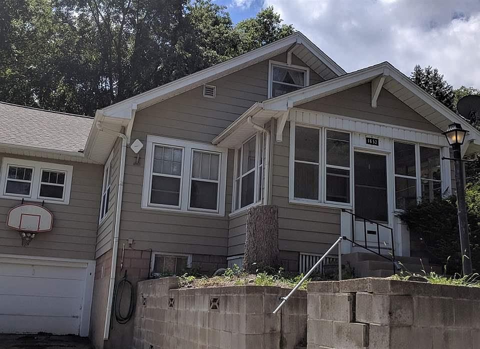 1st image of 1652 W 26th St